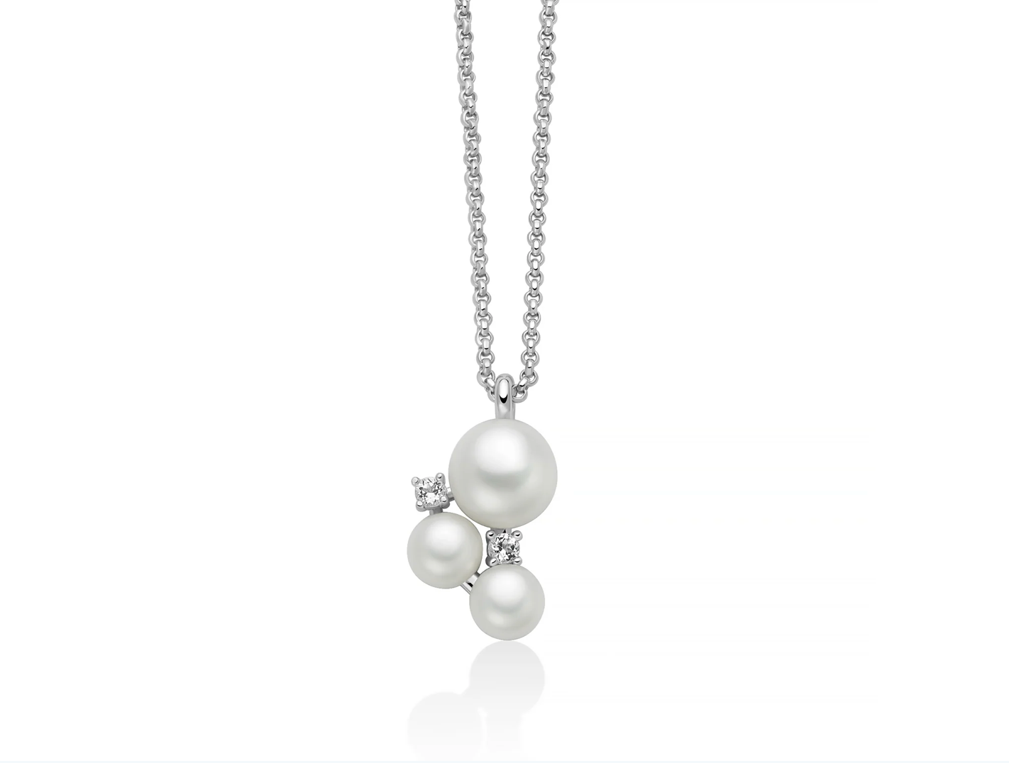Collana Andromeda con pendente di tre perle Oriente e topazi bianchi in argento.