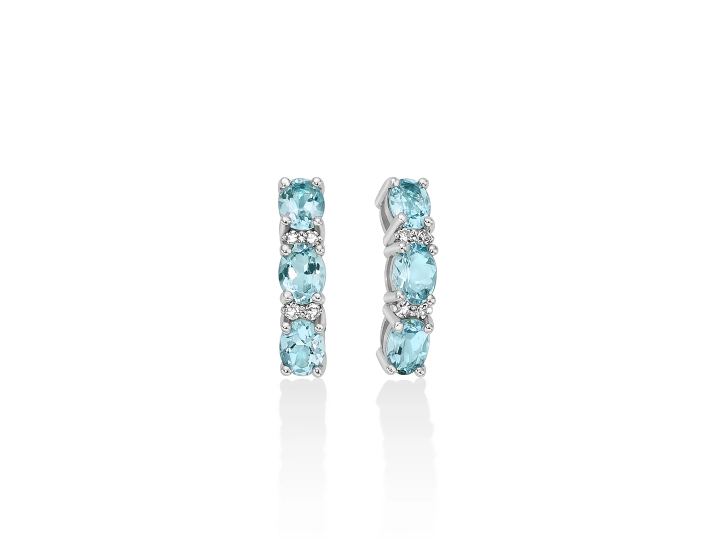 Orecchini trilogy con acquemarine ovali e diamanti in oro bianco