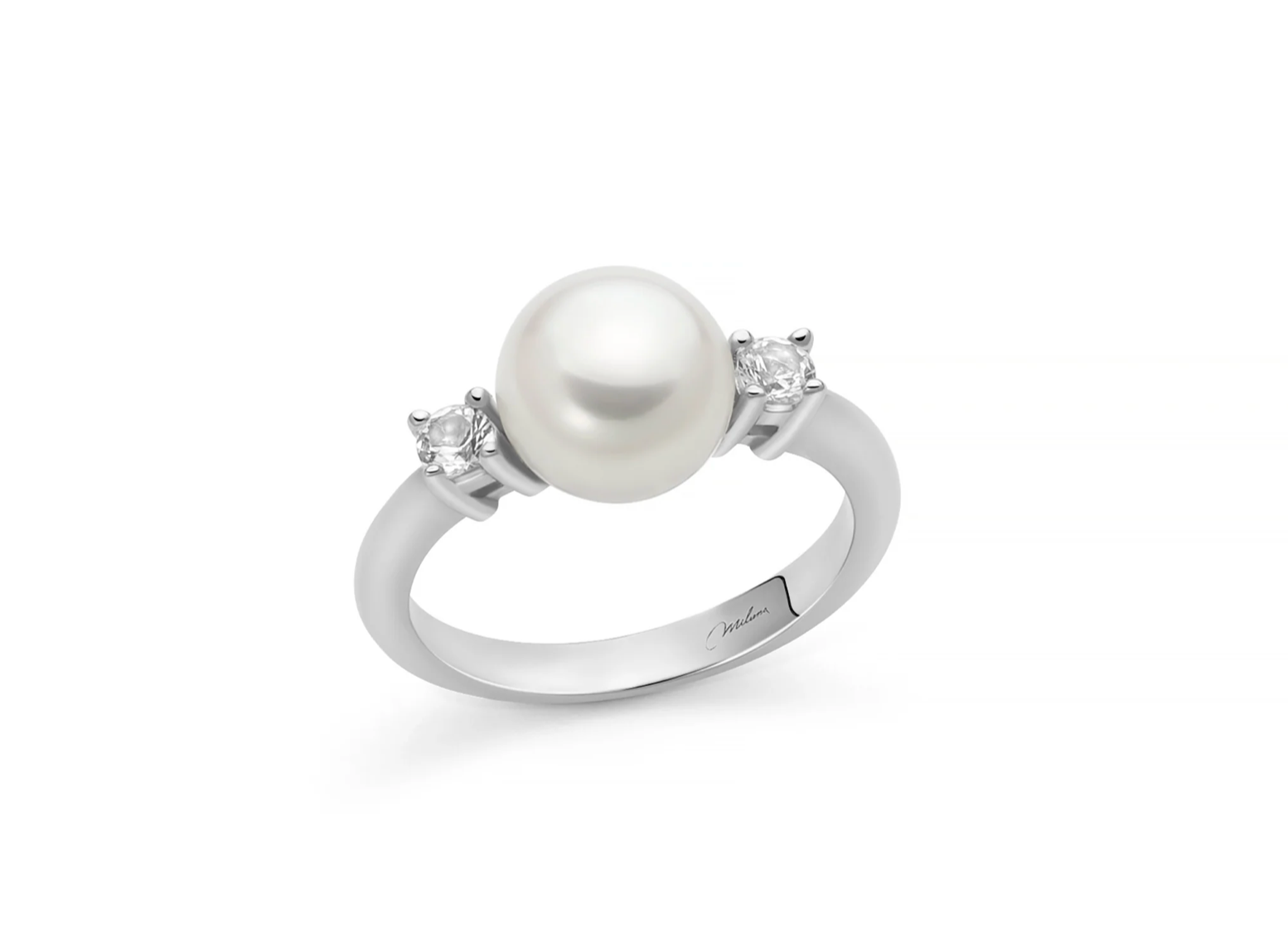 Anello Eva in argento con perla Oriente illuminata da due topazi bianchi.