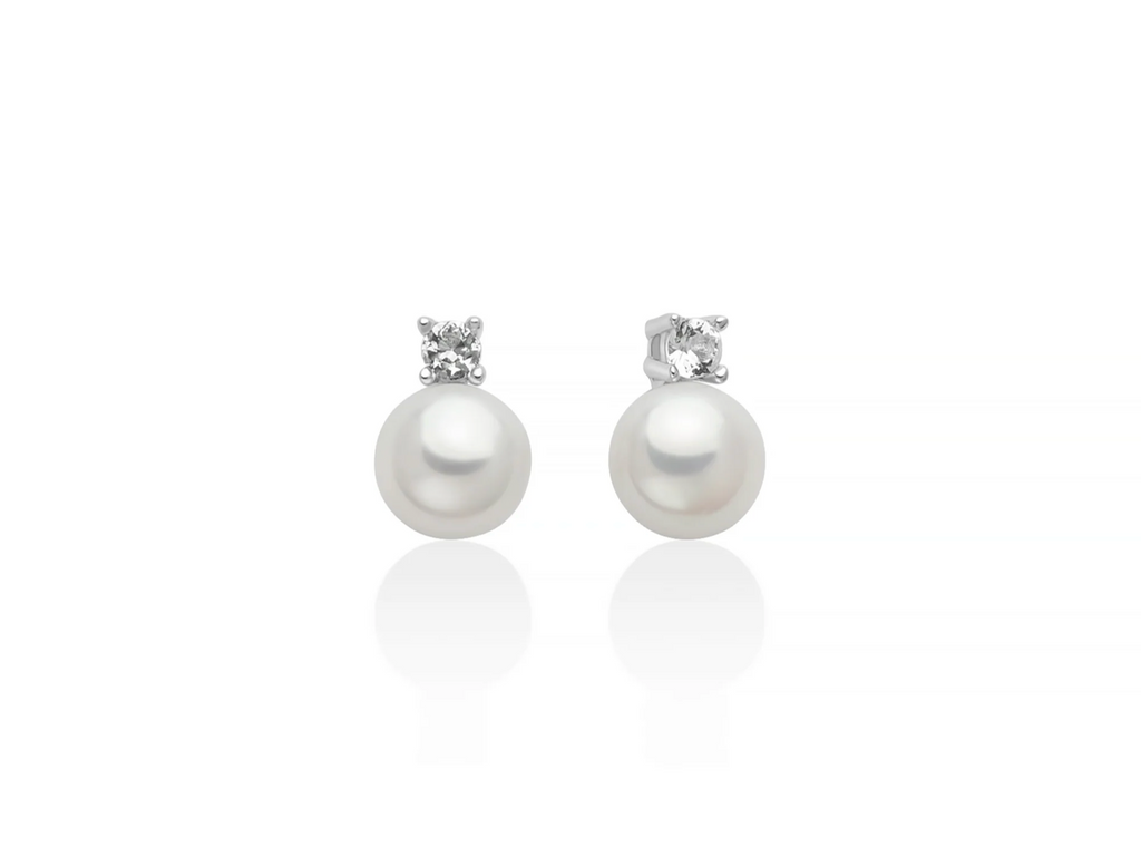 Orecchini Eva in argento con perla Oriente 6,5-7 mm illuminata da un topazio bianco.
